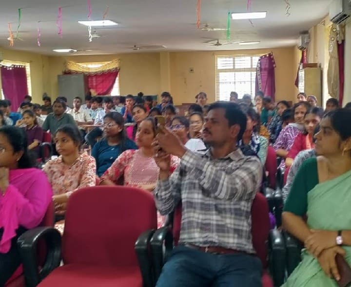 తెలంగాణ యూనివర్సిటీలో హెచ్‌ఐవీపై అవగాహన - Udayam