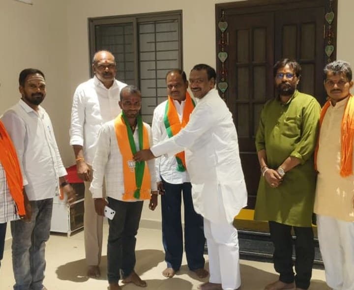 బీజేపీలో భారీ చేరికలు - Udayam