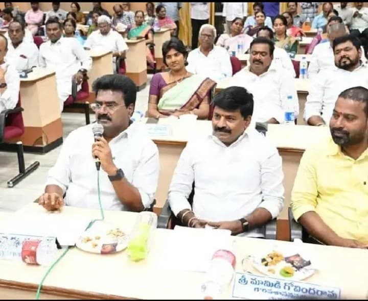 పింఛన్ల అక్రమాలపై అడ్డుకట్టు వేయాలి: ఎమ్మెల్యే - Udayam