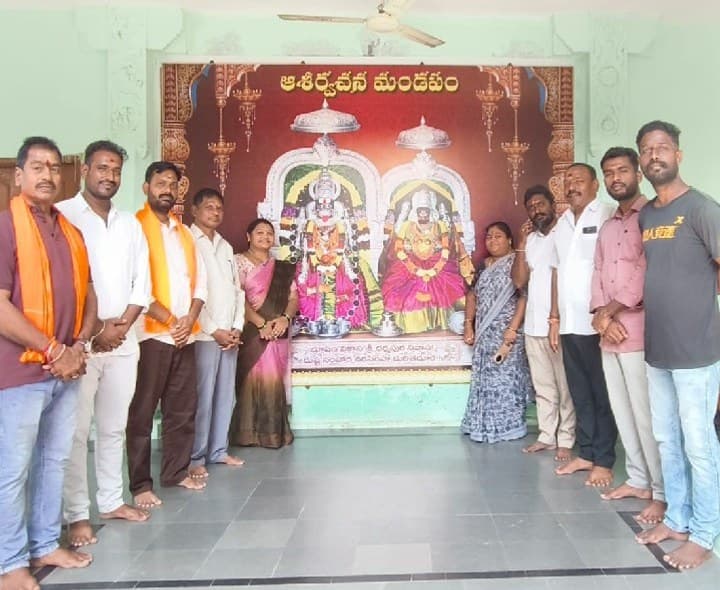 రేవంత్ రెడ్డికి సద్బుద్ధి కలగాలని ప్రత్యేక పూజలు - Udayam