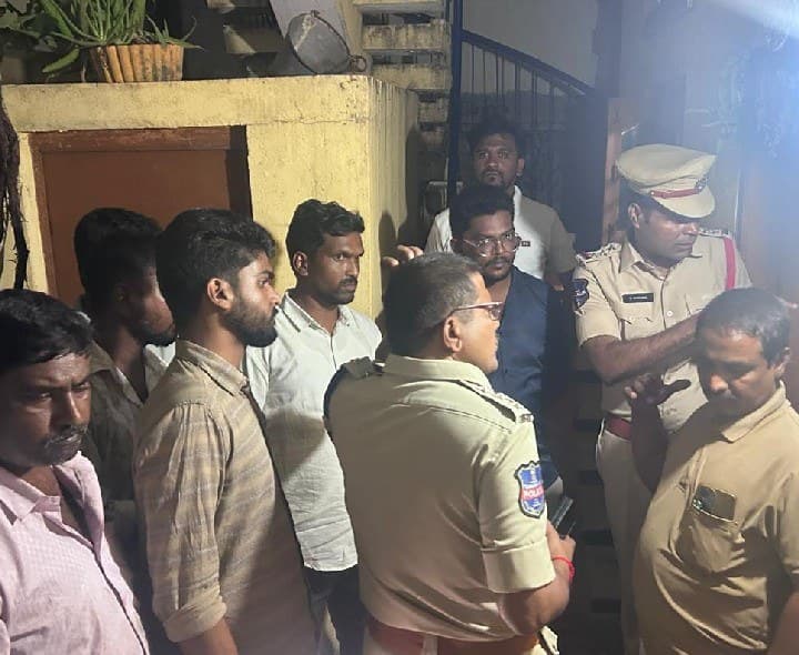 నమ్మించి మోసం: వృద్ధురాలిపై దాడి, బంగారం అపహరణ