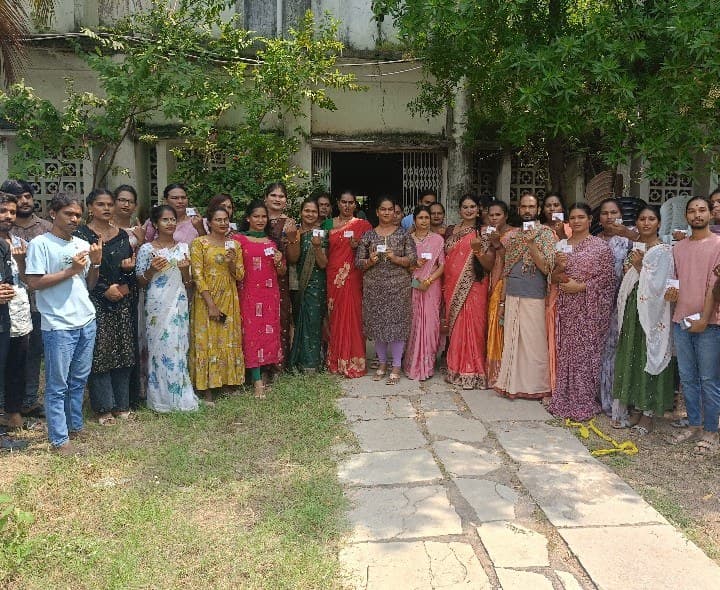 ఎస్సార్ఆర్ కళాశాలలో ప్రశాంతంగా రెడ్ క్రాస్ ఎన్నికలు.. ఉత్సాహంగా ఓటర్లు - Udayam