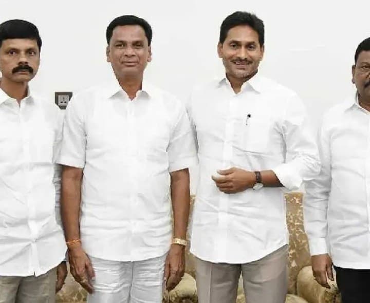 మాజీ సీఎంను కలిసిన రాజన్నదొర - Udayam