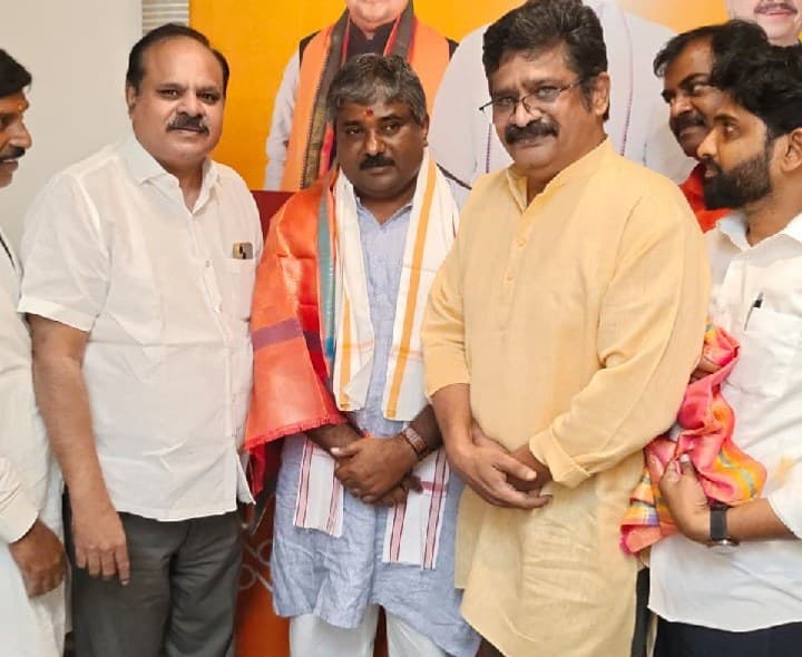 నూకల మధుకర్‌కు ఘన సన్మానం - Udayam