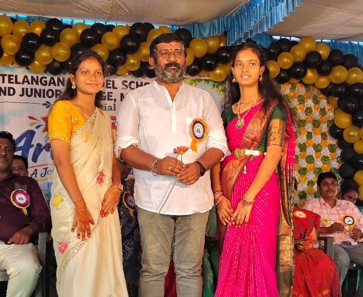 మేడిపల్లి : కాసోజుల రాజేష్ మండల ఉత్తమ ఉపాధ్యాయుడిగా ఎంపిక - Udayam