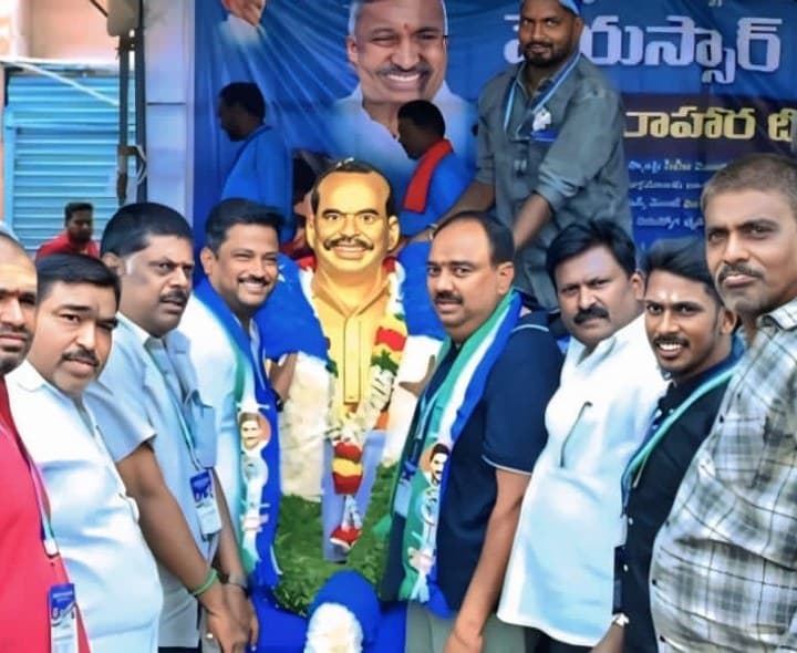 డీఎస్సీ దీక్షకు 44వ డివిజన్ యువకులు, కార్మికుల సంఘీభావం