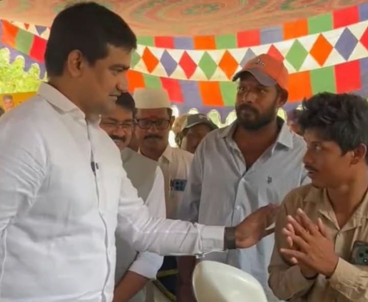 దివ్యాంగుడికి ఉచిత స్కూటర్ అందజేసిన మంత్రి - Udayam