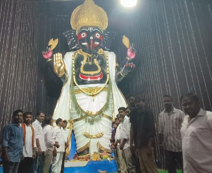 వినాయక మండపాలను దర్శించిన కొప్పుల ఈశ్వర్ - Udayam