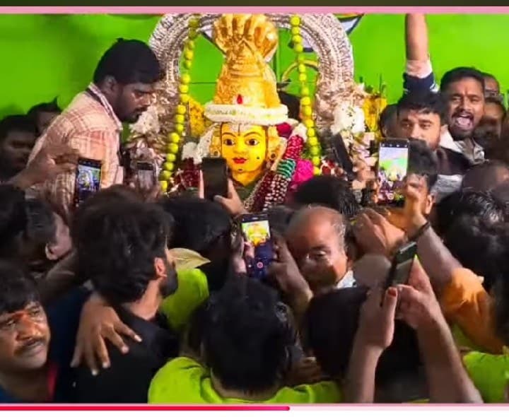 భక్త జనసంద్రంగా మారిన వెంకటగిరి - Udayam