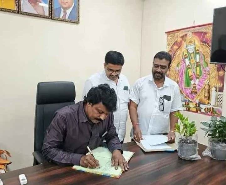 భోగాపురం ప్రత్యేక అధికారి బాధ్యతలు స్వీకరణ - Udayam