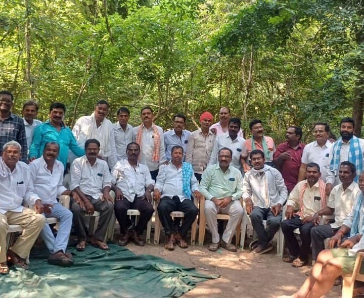 40 సంవత్సరాల తర్వాత కలిసిన పూర్వ విద్యార్థులు - Udayam