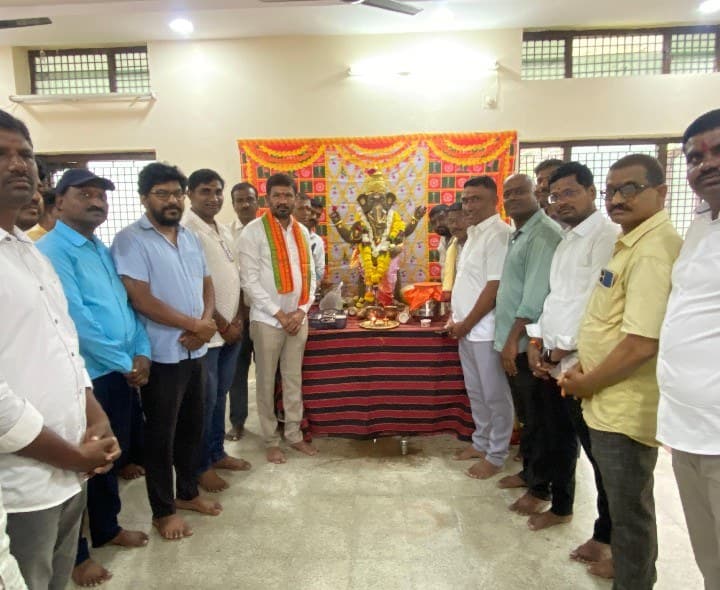 నిర్మల్ ప్రెస్ క్లబ్ లో వినాయకునికి మున్సిపల్ వైస్ చైర్మన్ ప్రత్యేక పూజలు - Udayam
