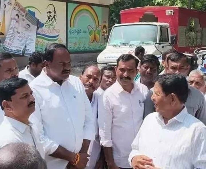 మున్సిపల్ భవన నిర్మాణ స్థలాన్ని పరిశీలించిన ఎమ్మెల్యే - Udayam