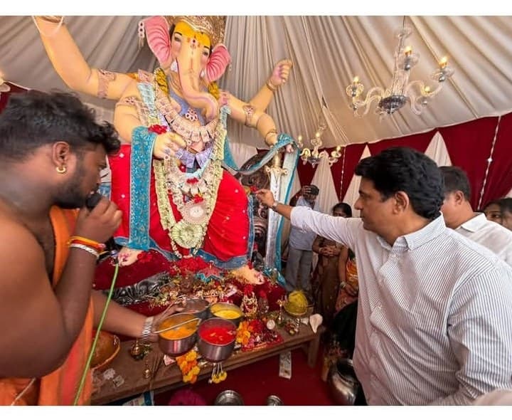 వినాయకుడికి పూజలు చేసిన ఎమ్మెల్యే - Udayam