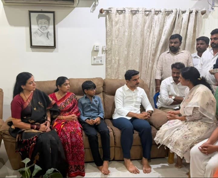 చెరుకూరి వసంత్ కుటుంబాన్ని పరామర్శించిన లోకేష్ - Udayam