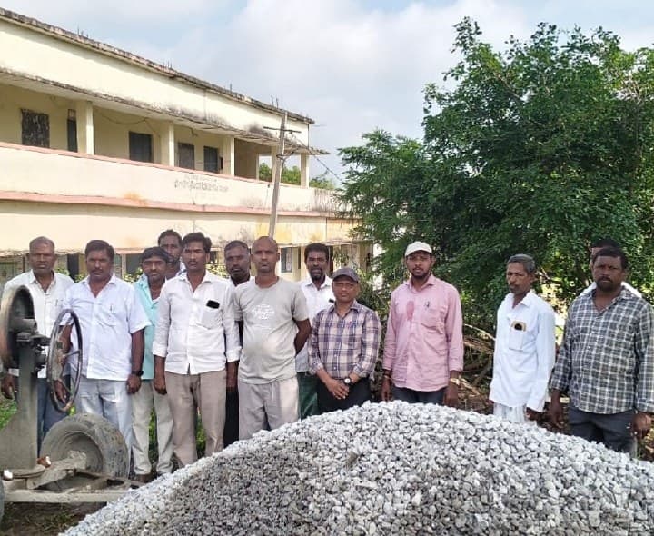 కొండూరు హైస్కూల్‌కు ప్రహరీ గోడకు భూమిపూజ - Udayam