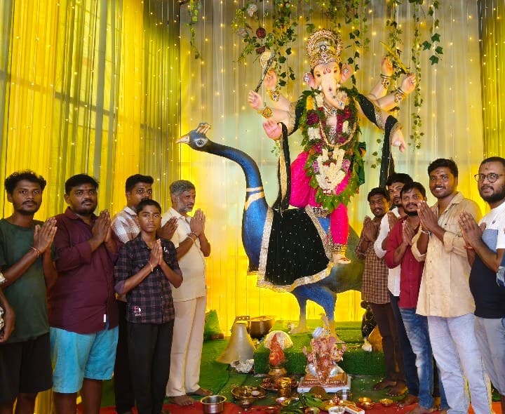 ధర్పల్లి యంగ్ స్టార్ గణేష్ ని దర్శించుకున్న మాజీ జెడ్పిటిసి కర్క గంగారెడ్డి - Udayam