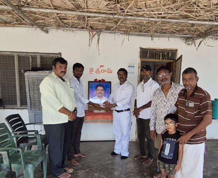 జగన్ కుటుంబానికి అండగా ఎన్‌ఆర్‌ఐ భోజేందర్‌రెడ్డి - Udayam