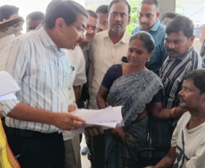 ప్రజల నుండి ఆర్జీలు స్వీకరించిన కలెక్టర్ - Udayam