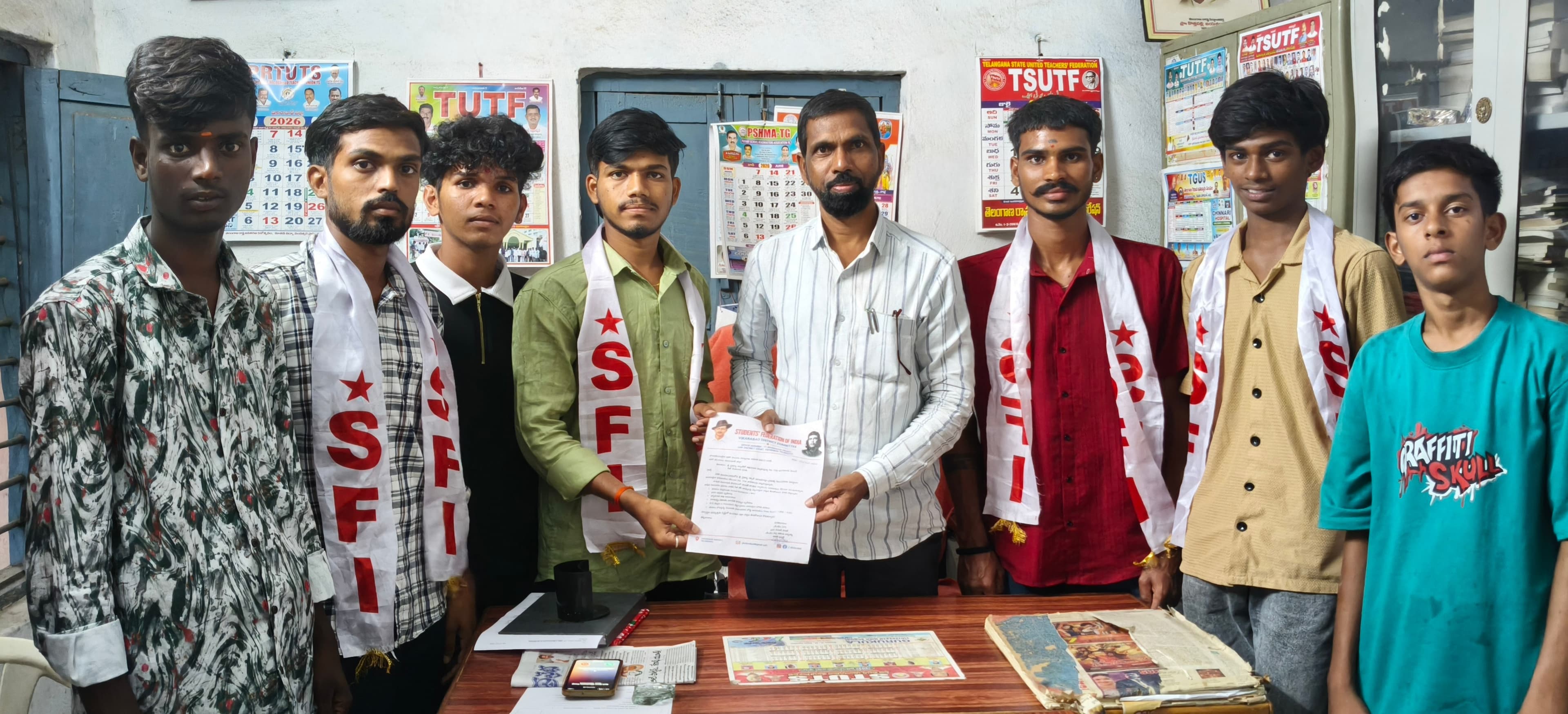 ​శ్రీ చైతన్య స్కూల్‌పై SFI ఫిర్యాదు