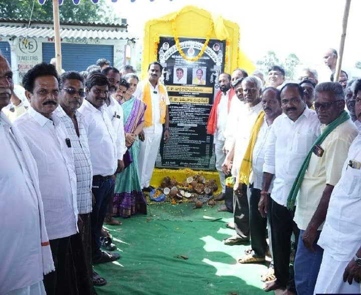 మౌలిక వసతుల అభివృద్ధికి ప్రభుత్వం ప్రాధాన్యం - Udayam