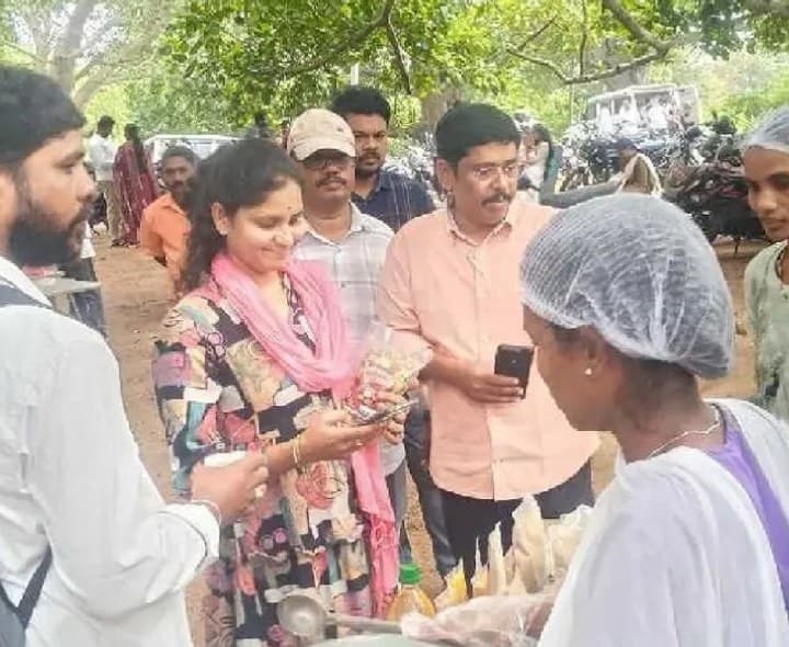 మహిళలు వ్యాపారవేత్తలుగా తయారవ్వాలి - Udayam