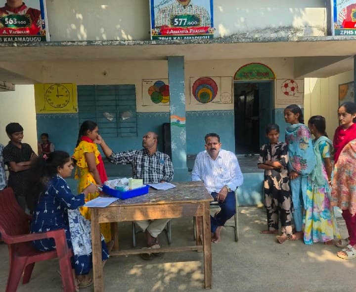 కలమడుగు పాఠశాలలో విద్యార్థులకు వైద్య పరీక్షలు - Udayam