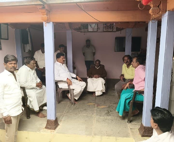 చంద్రశేఖర్‌ను పరామర్శించిన మున్సిపల్ చైర్మన్