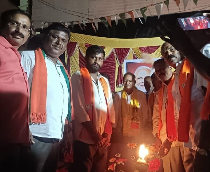 మోదీ జన్మదిన వేడుకల్లో ఘనంగా ఆశీర్వాద దీపోత్సవం - Udayam