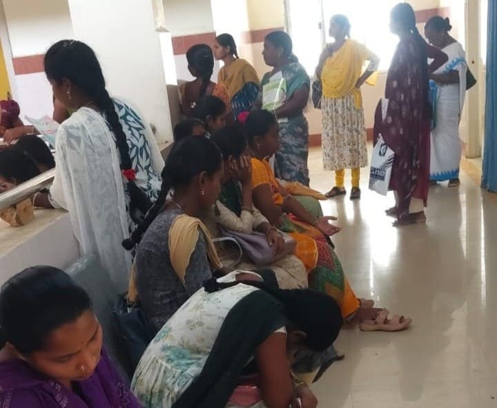 పరిగి ప్రభుత్వ ఆసుపత్రిలో వైద్యుల నిర్లక్ష్యం