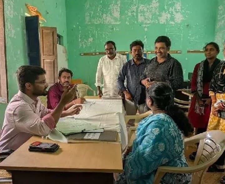 సచివాలయంలో జేసీ ఆకస్మిక తనిఖీ - Udayam