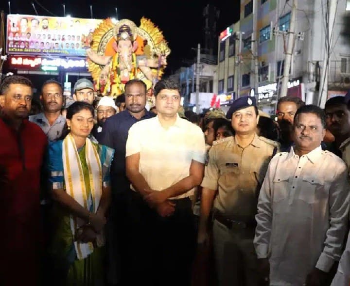 కామారెడ్డిలో నిమజ్జనానికి కదిలిన గణనాథులు - Udayam