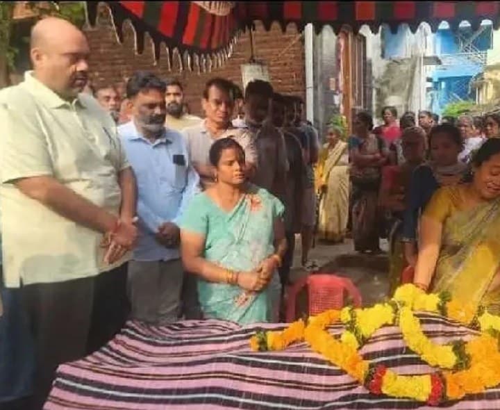 బొబ్బిలి పట్టణానికి చెందిన రేషన్ డీలర్ గుండెపోటుతో మృతి - Udayam
