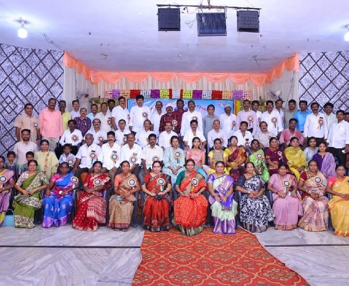 చెన్నూరు లో పూర్వ విద్యార్థుల అపూర్వ కలయిక - Udayam