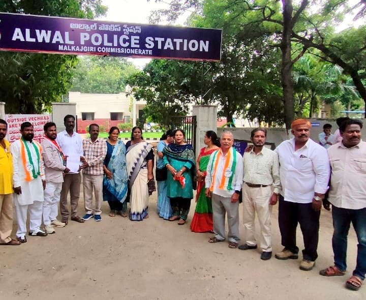 దళితులు నడిచిన రహదారి శుద్ధిపై ఫిర్యాదు - Udayam