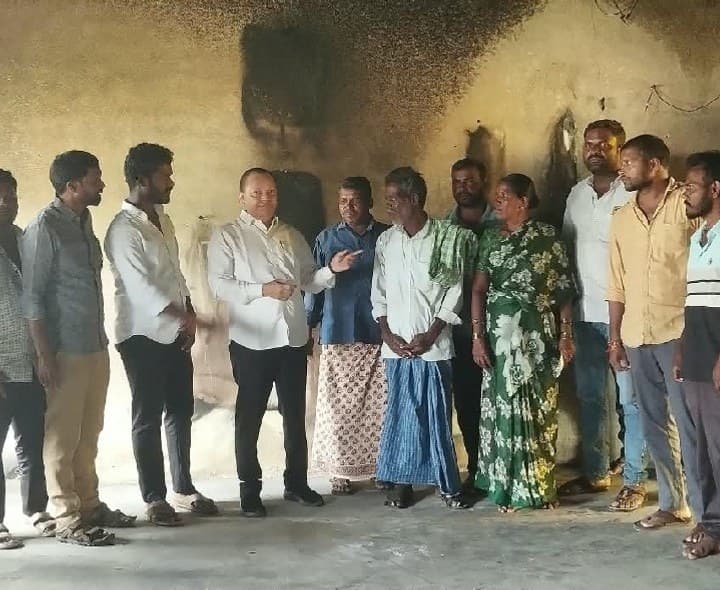 అగ్నిప్రమాద బాధిత భీమయ్యను పరామర్శించిన ఎర్ర శేఖర్ - Udayam