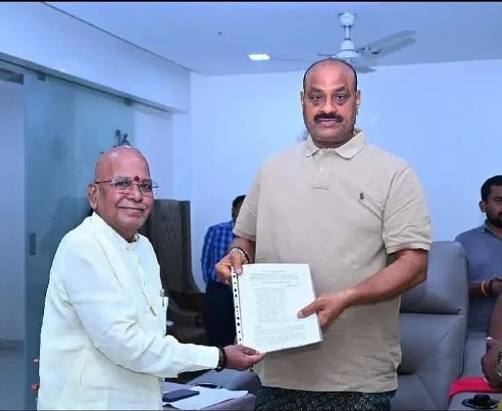కళింగ కొమట్లను బీసీల్లో చేర్చాలని మంత్రి అచ్చెన్నుకు వినతి - Udayam