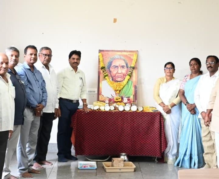 నిర్మల్ కలెక్టరేట్ లో ఘనంగా చాకలి ఐలమ్మ జయంతి వేడుకలు - Udayam