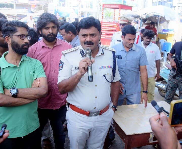 గంజాయి, డ్రగ్స్ కు దూరంగా ఉండండి- SP - Udayam