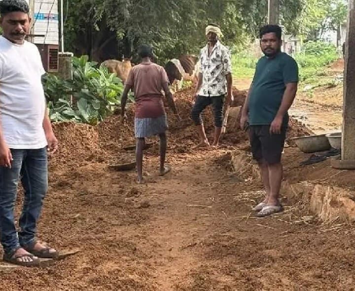 రోడ్డు సమస్యకు పరిష్కారం - Udayam