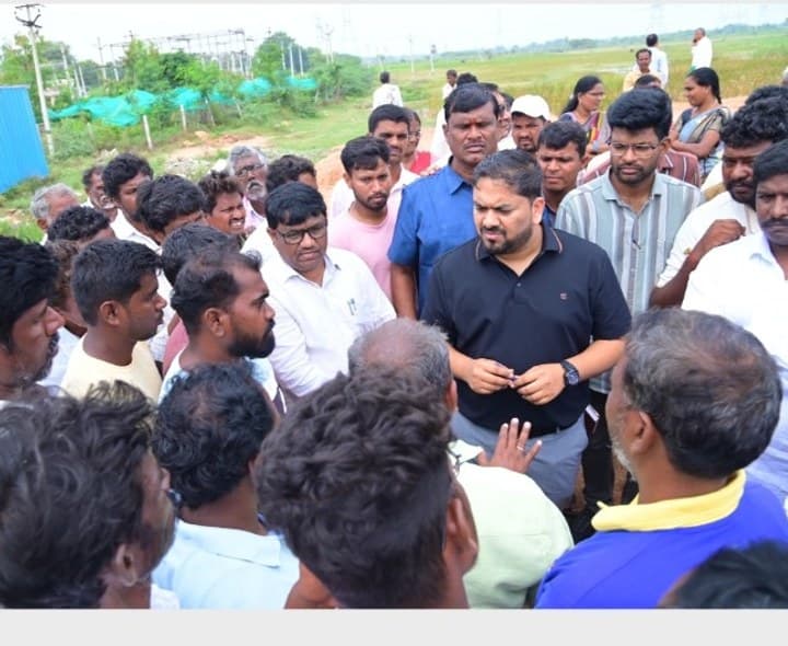భూసేకరణ పై కలెక్టర్ పరిశీలన - Udayam