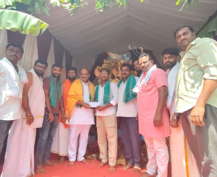 అన్నదాన కార్యక్రమంలో అయ్యప్ప శ్రీనివాస్ - Udayam