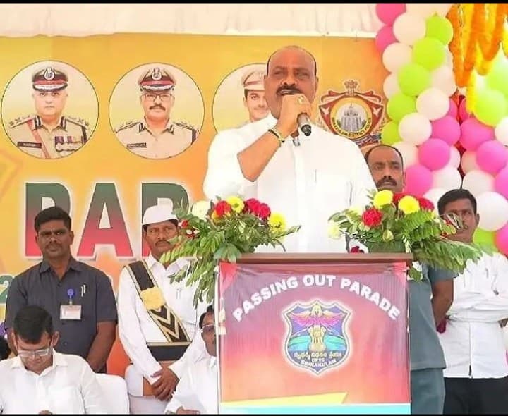 పోలీసులు నిజాయితీగా సేవ చేయాలి: మంత్రి అచ్చెన్నాయుడు - Udayam