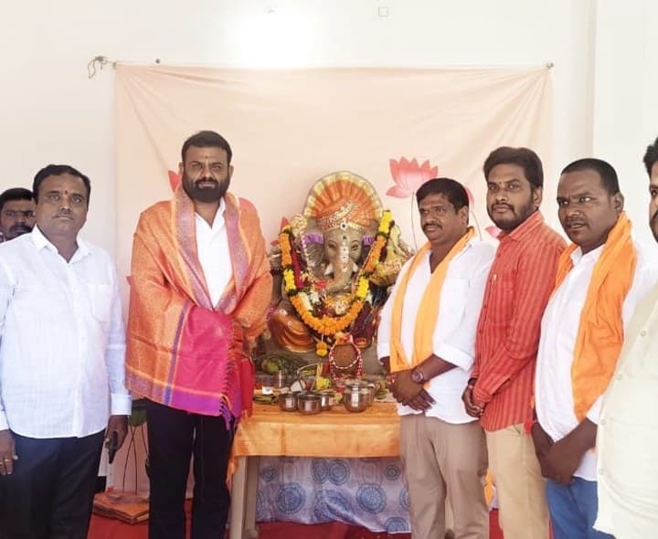 హిందూ ఉత్సవ సమితి ఆధ్వర్యంలో ఏర్పాటు చేసిన గణేష్ మండపంలో ప్రత్యేక పూజలు - Udayam