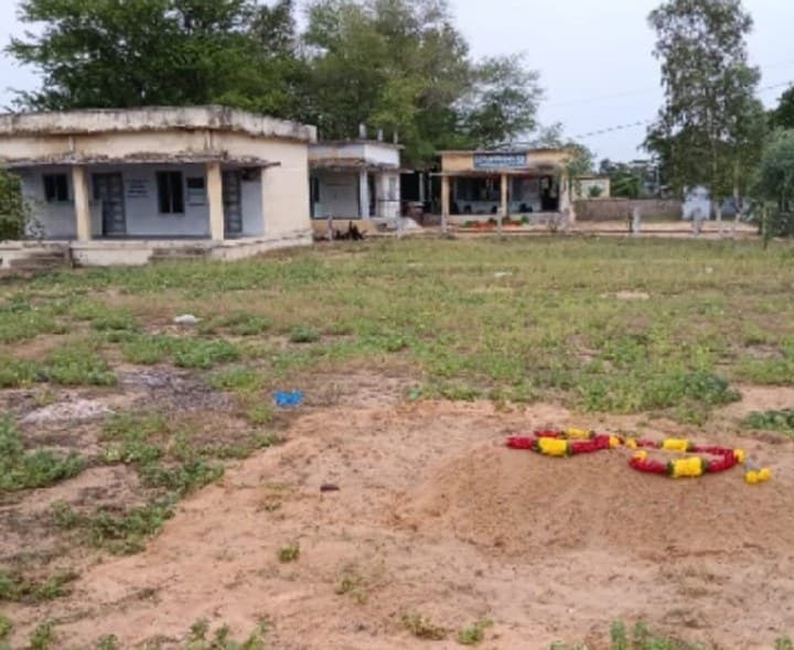 అభివృద్ధికి నోచుకోని పాఠశాల