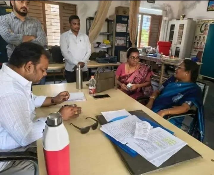 జడ్పీ పాఠశాలను సందర్శించిన డిప్యూటీ డీఈఓ - Udayam