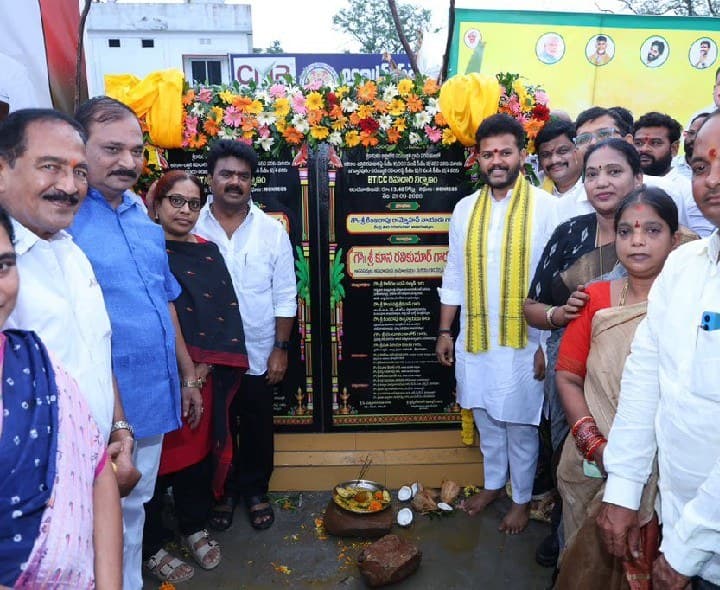 ఆముదాలవలసలో రూ 13.46 కోట్లతో రోడ్డు ప్రారంభం - Udayam