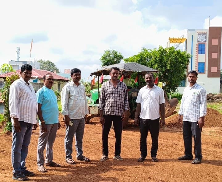 ధర్పల్లి మండల కేంద్రంలోని అంగడి బజార్‌లో మొరం పోయింపు - Udayam