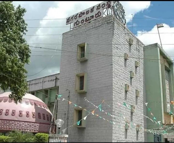 పురపాలక సంఘాల్లో గుదిబండగా పన్నుల బకాయిలు - Udayam