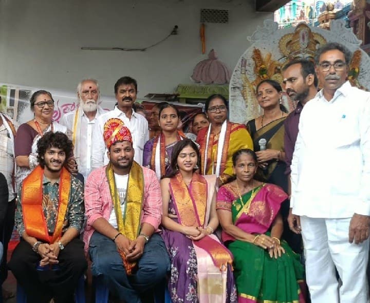 మావుళ్లమ్మ సన్నిధిలో ‘తెల్లకాగితం’ చిత్రబృందం